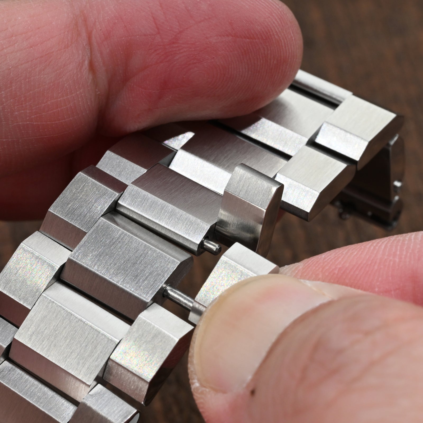 24mm Hexad (Pull-Twist) QR Uhrenarmband, gerades Ende, Schnellverschluss, 316L Edelstahl, gebürstete V-Schließe