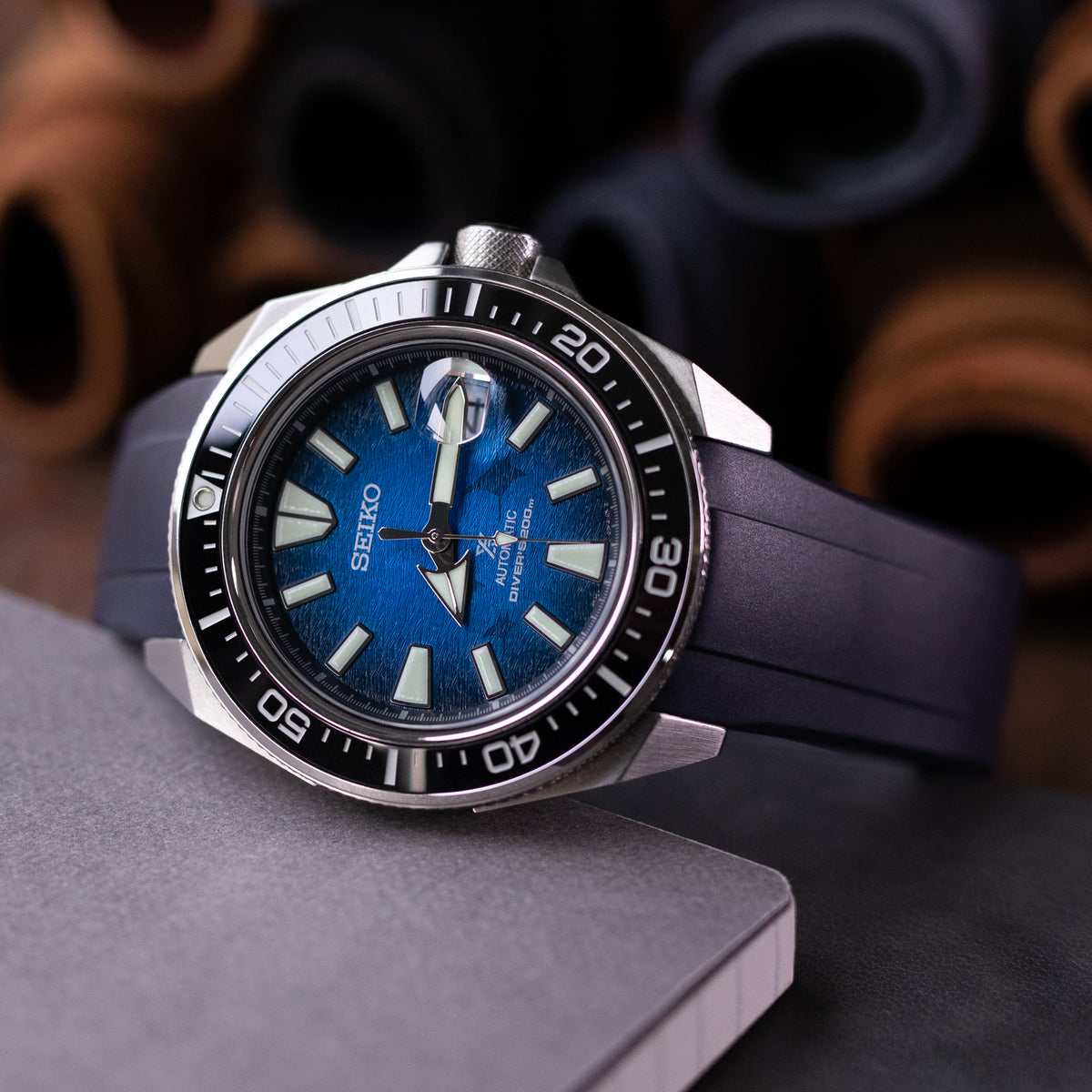 Bracelet montre 22mm Crafter Blue - Caoutchouc bleu foncé à cornes courbées compatible avec Seiko Samurai SRPB51 &amp; King Samurai