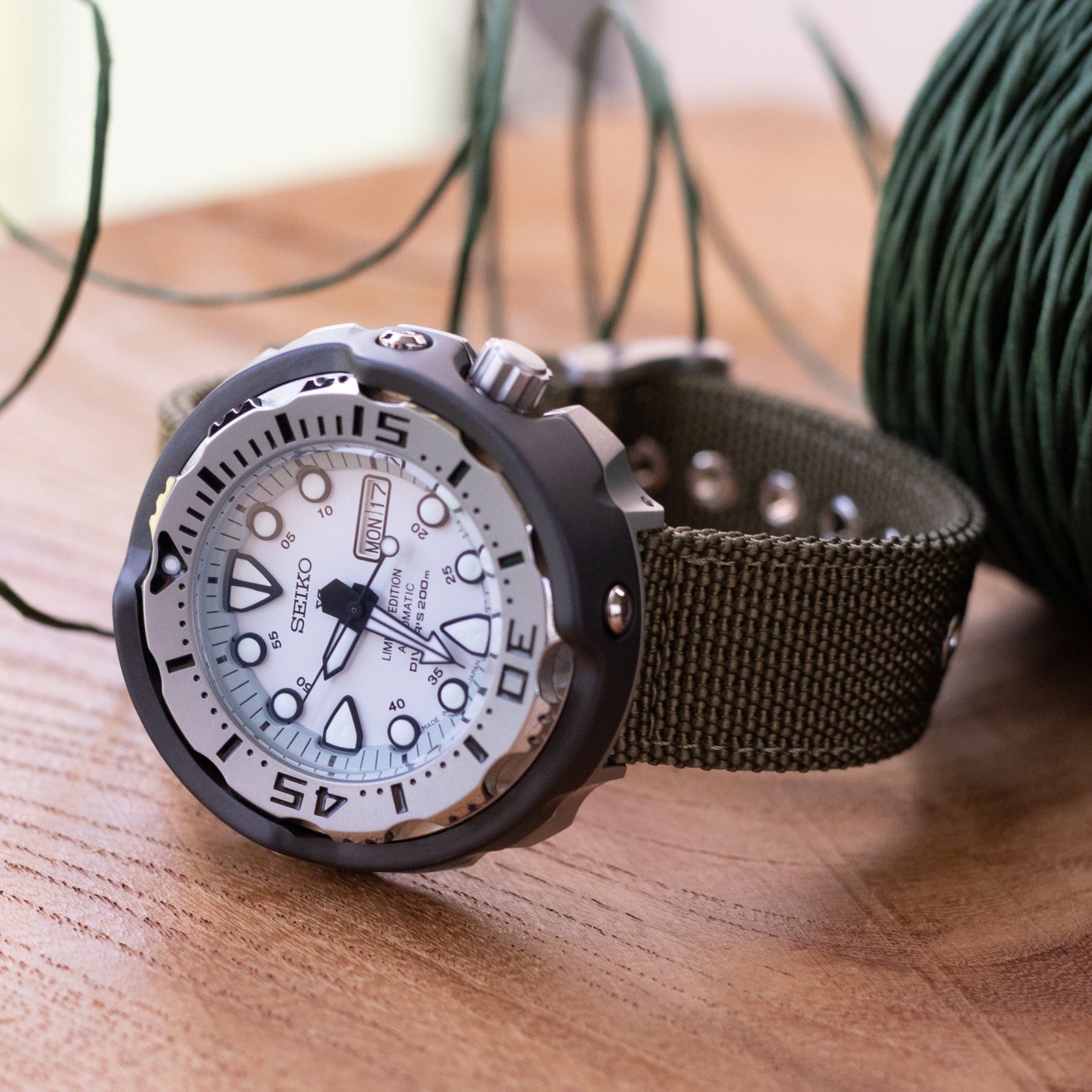 22mm Militärgrünes Premium-Nylon Geflochtenes Schnellwechsel-Uhrenarmband mit Öse