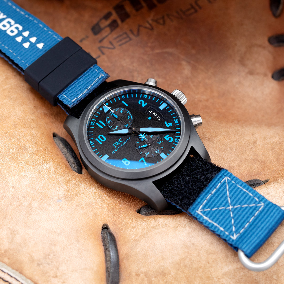 Das Navy-66 IVA Armband von HAVESTON Straps