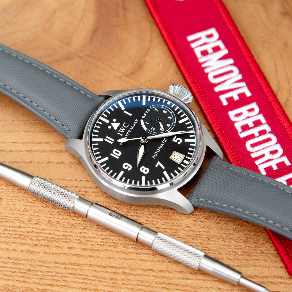 20mm oder 22mm Militärgraues Uhrenarmband mit gewebter Textur, gebürstet