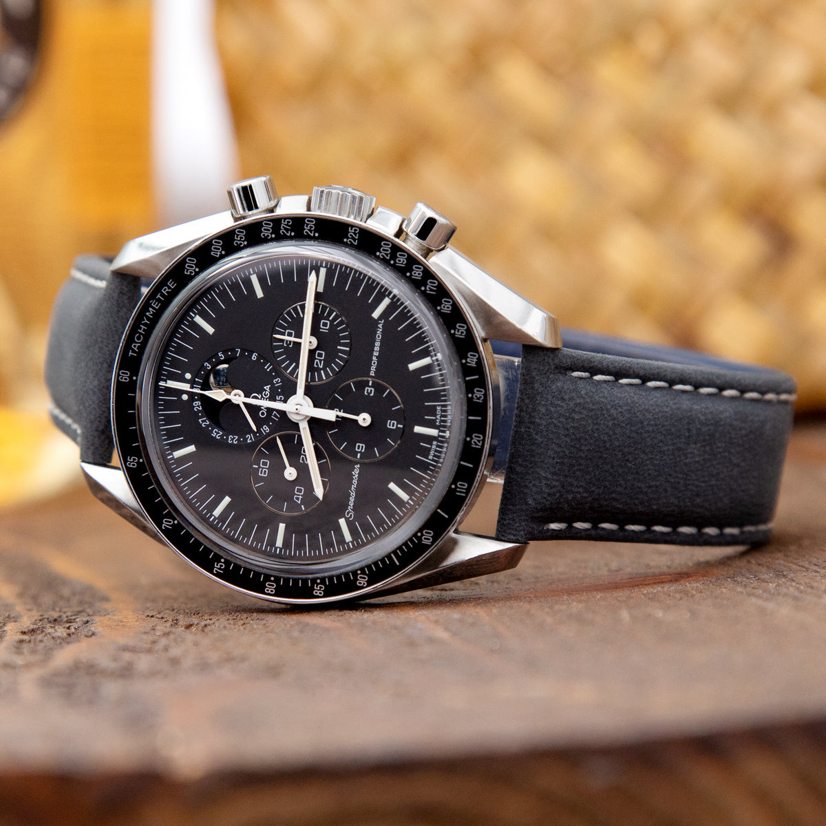 MiLTAT 20mm Matt Schwarzes Nubukleder-Uhrenarmband mit Faltschließe, Beige Naht