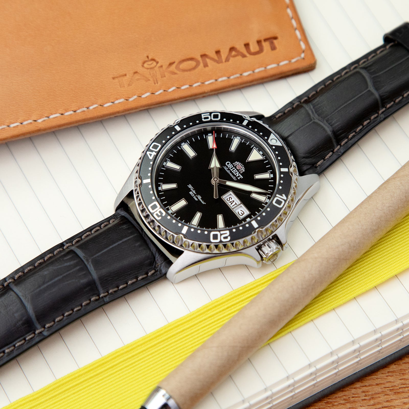 20mm oder 22mm CrocoCalf (Kroko-Prägung) Dunkelgraues, halbgebogenes Uhrenarmband, polierte Schließe