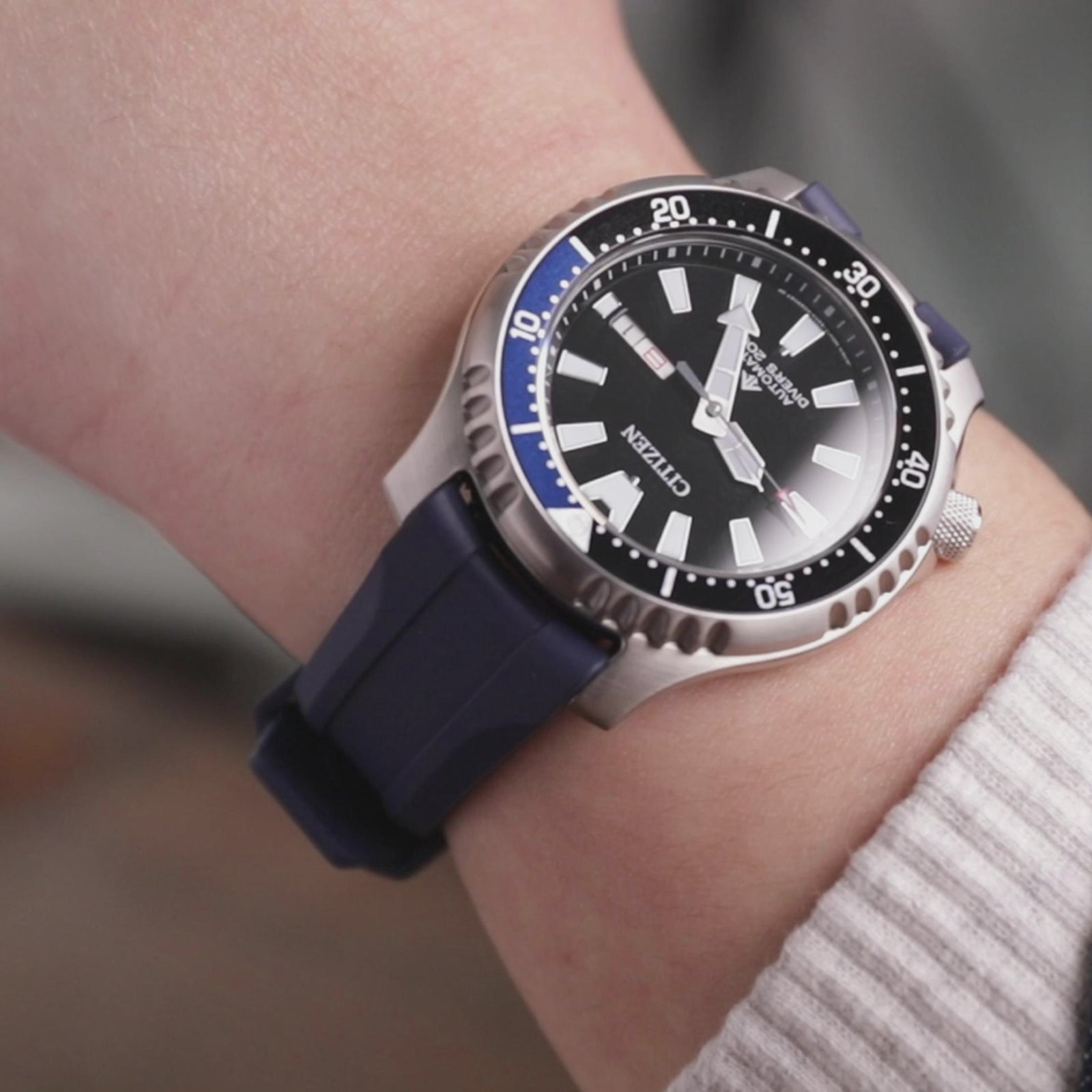 20mm Wheels Robustes FKM-Kautschuk-Uhrenarmband mit gebogenem Ende, Marineblau