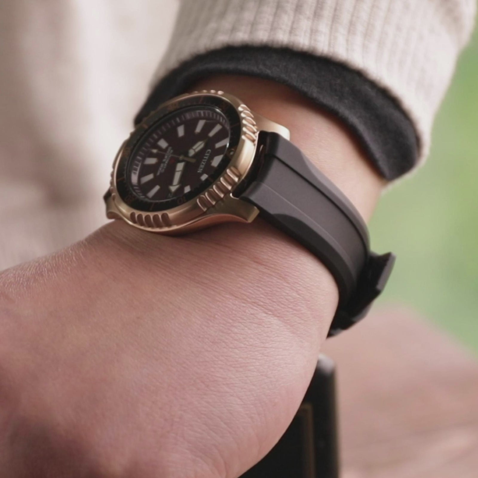 20mm Wheels Robustes FKM-Kautschuk-Uhrenarmband mit gebogenem Ende, Schwarz