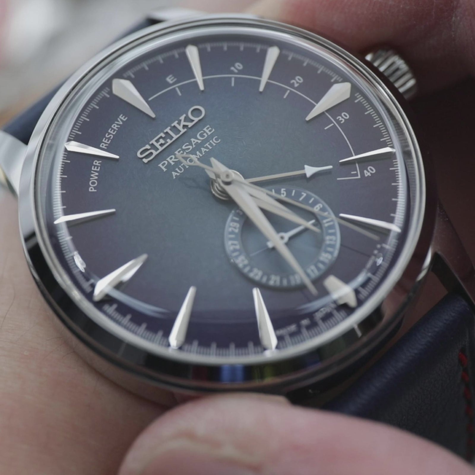 Q.R. 19mm, 20mm oder 22mm Blaues, zulaufendes Leder-Uhrenarmband, rote Nähte + Zermatt