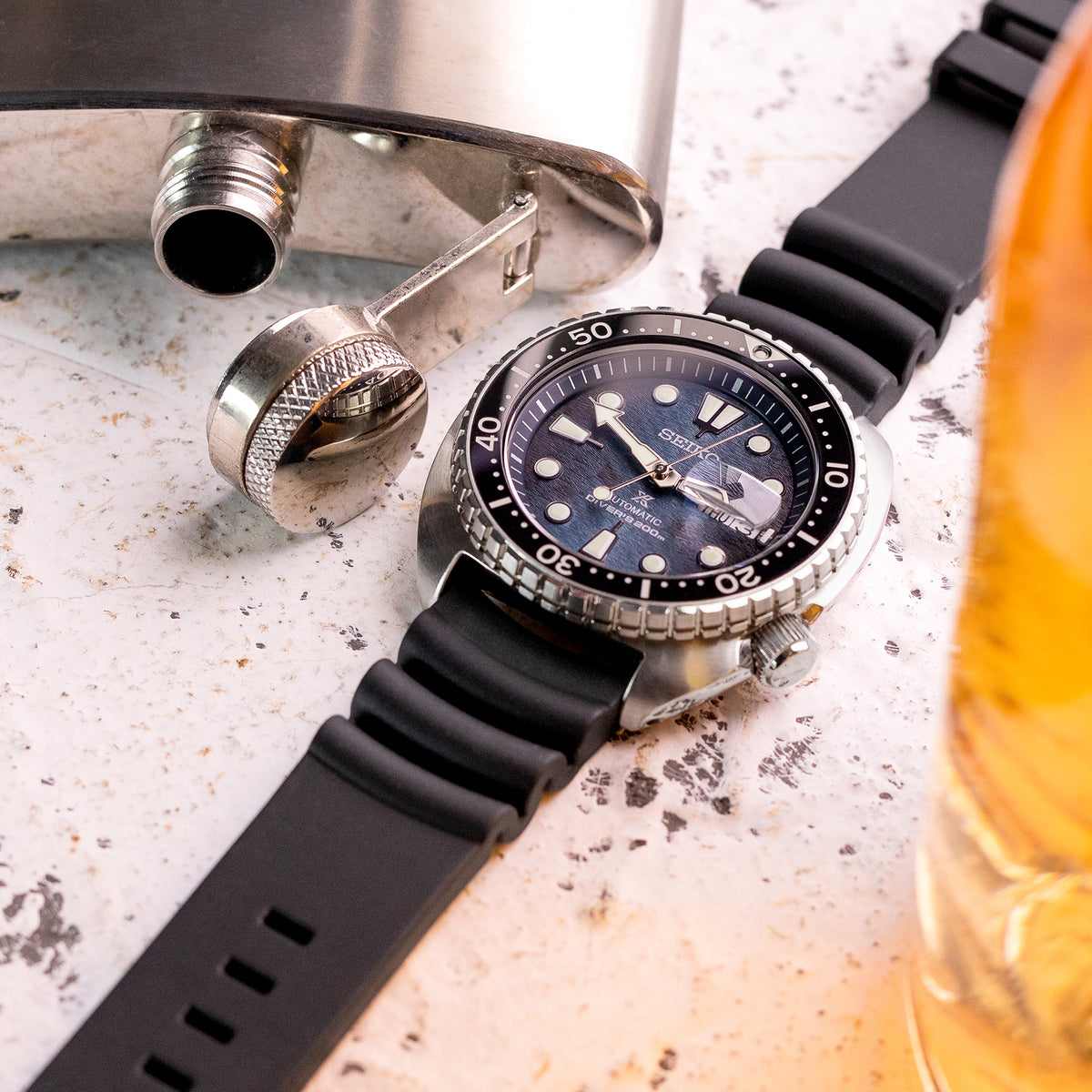 Q.R. Firewave Robustes FKM-Kautschuk Uhrenarmband mit gebogener Endung, Schwarz 22mm