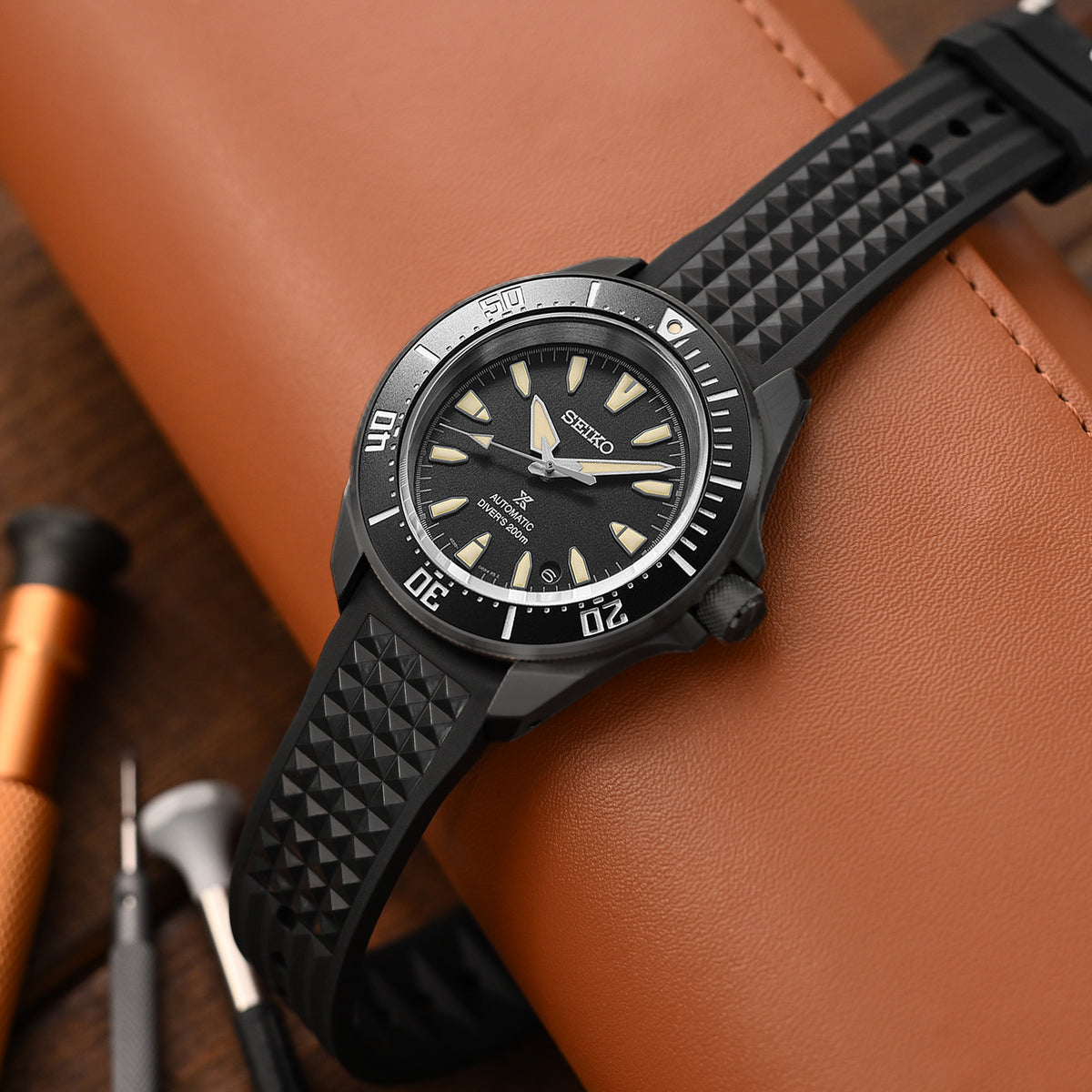 20mm Chaffle Widerstandsfähiges FKM-Kautschuk Uhrenarmband mit gebogenem Ende, Schwarz