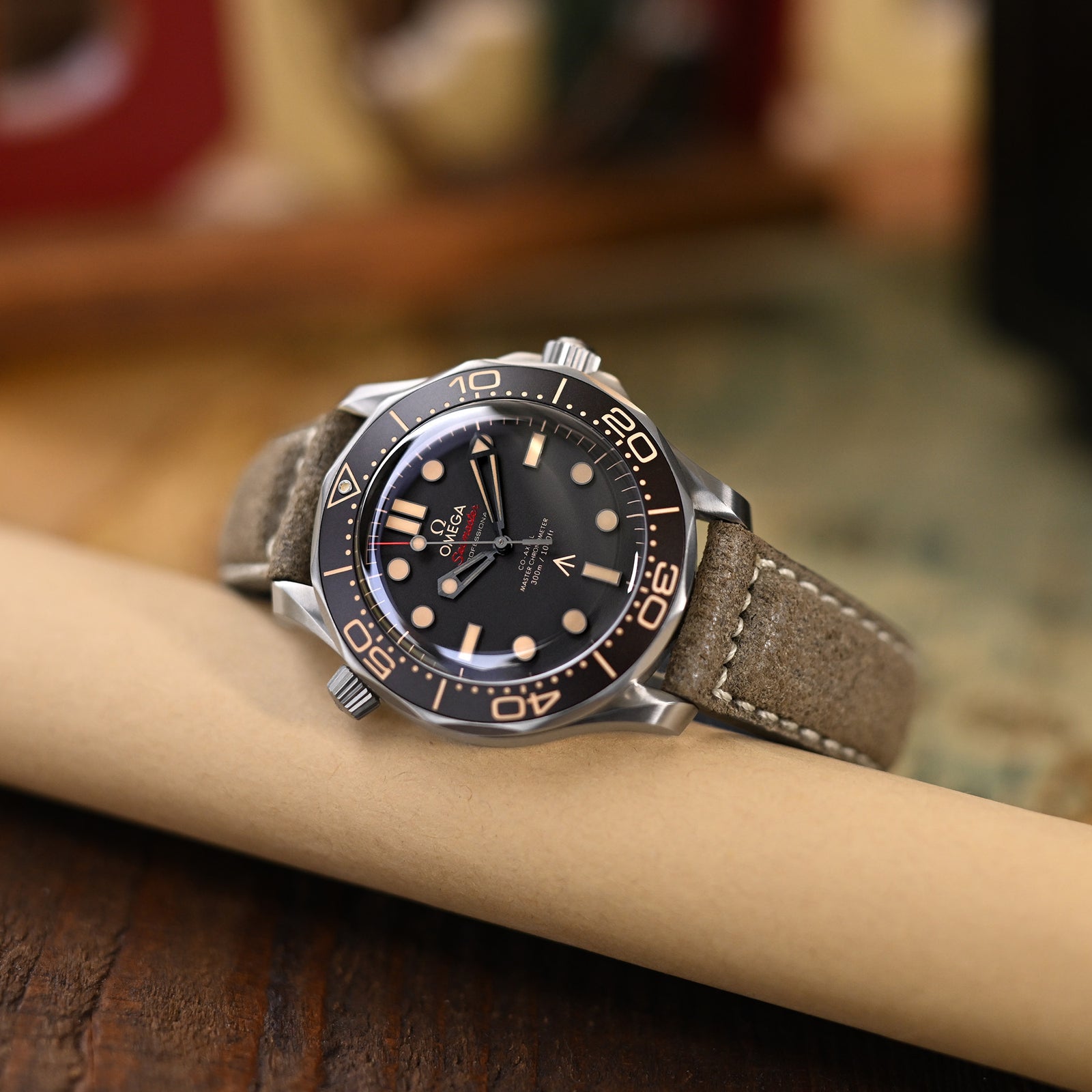 MiLTAT 20mm Genuine Olive Brown Distressed Leather Watch Strap Extra Soft, Beige Stitching