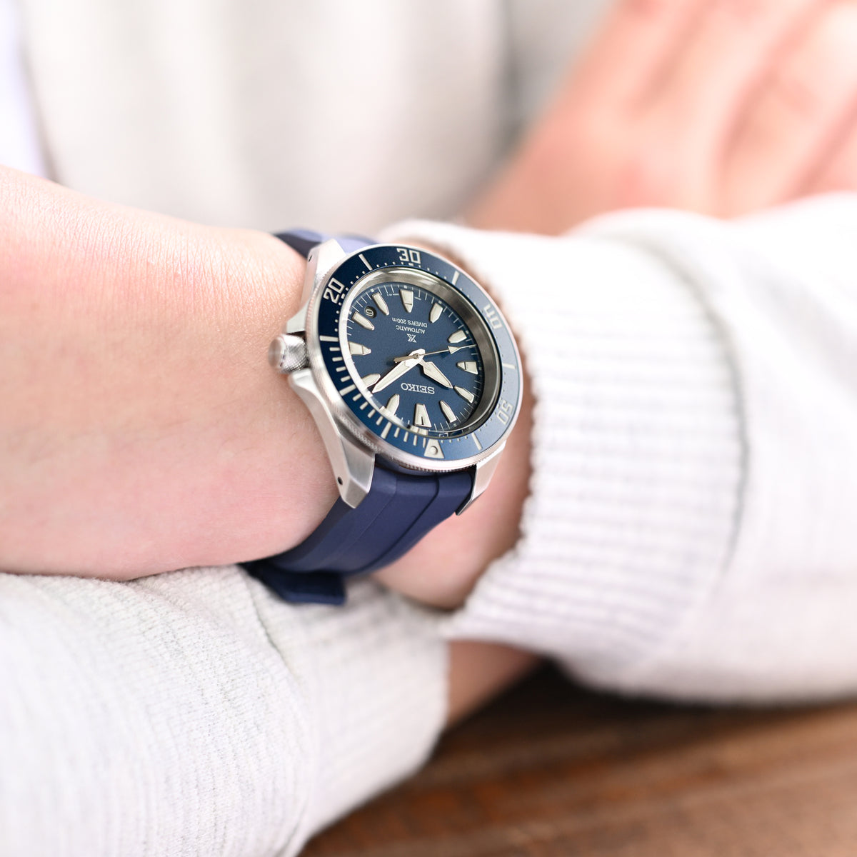 20mm Wheels Robustes FKM-Kautschuk-Uhrenarmband mit gebogenem Ende, Marineblau