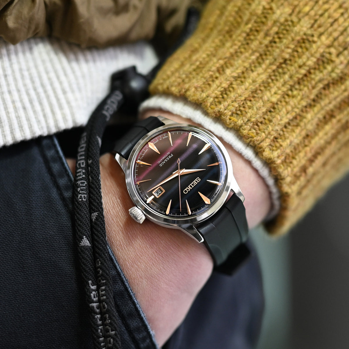 20mm Wheels Robustes FKM-Kautschuk-Uhrenarmband mit gebogenem Ende, Schwarz