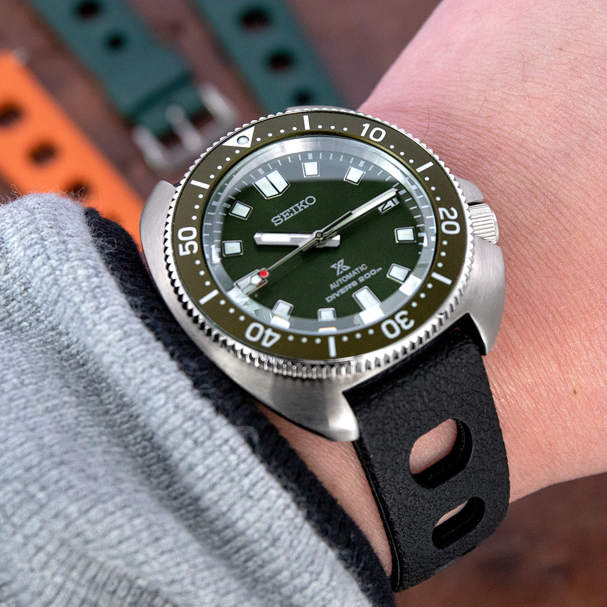 Bracelet de montre en caoutchouc noir rétro 20mm à grands trous Rally effilé