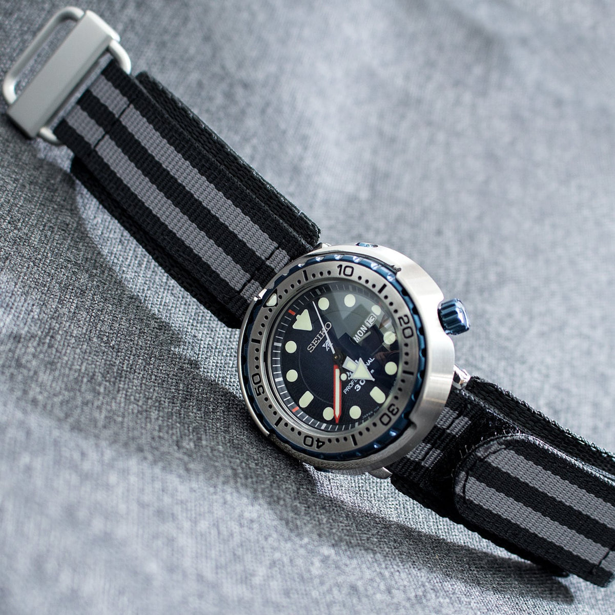 Seiko PADI Marinemaster Tuna Professional 300M Diver Quartz SBBN039 demo on Hoop and loop Fastener Strapcode Watch Bands