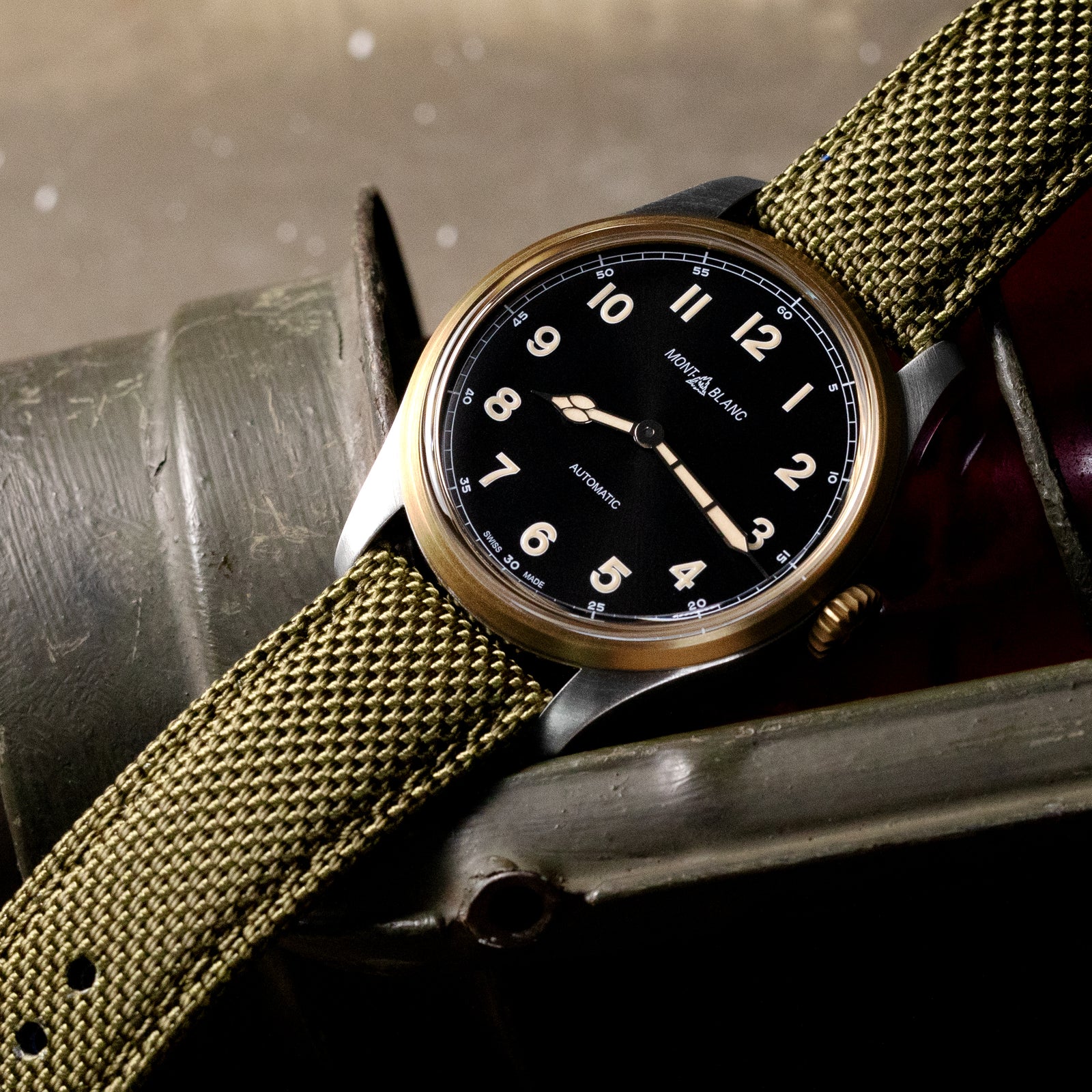 20mm, 21mm oder 22mm Stark strukturiertes gewebtes Nylon-Uhrenarmband in Militärgrün, poliert