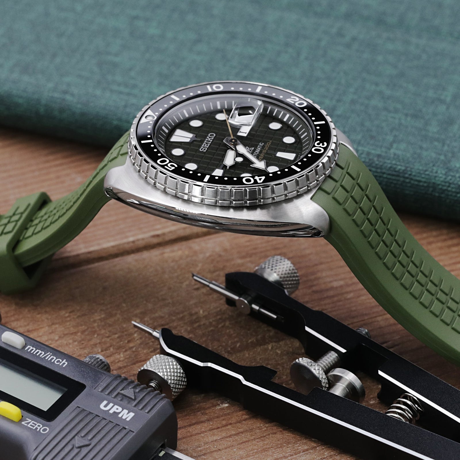 22mm Crafter Blue - CB12 Green Rubber Curved Lug Watch Strap compatible with Seiko new Turtles SRP777 Strapcode Watch Bands