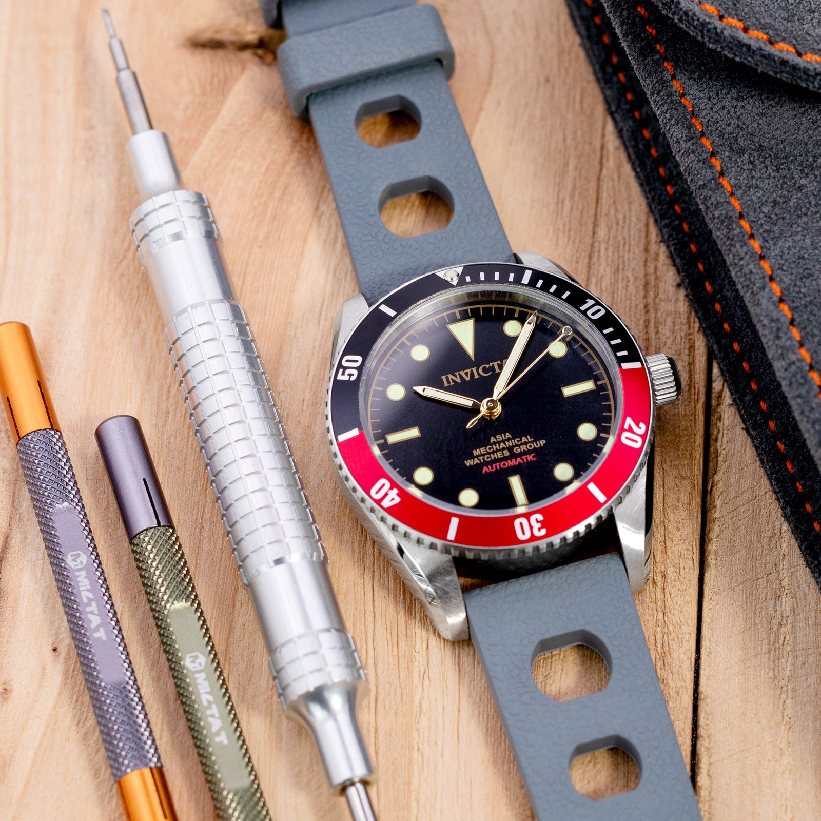 20mm Graues Rallye-FKM-Kautschukarmband mit großen Löchern und Schnellverschluss