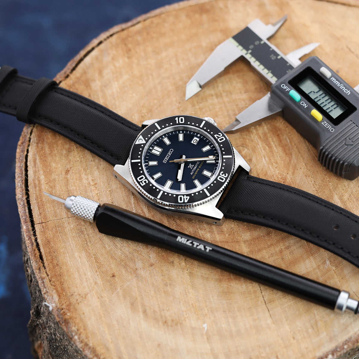 20mm oder 22mm Schwarzes Uhrenarmband mit gewebter Struktur, schwarze Nähte, poliert